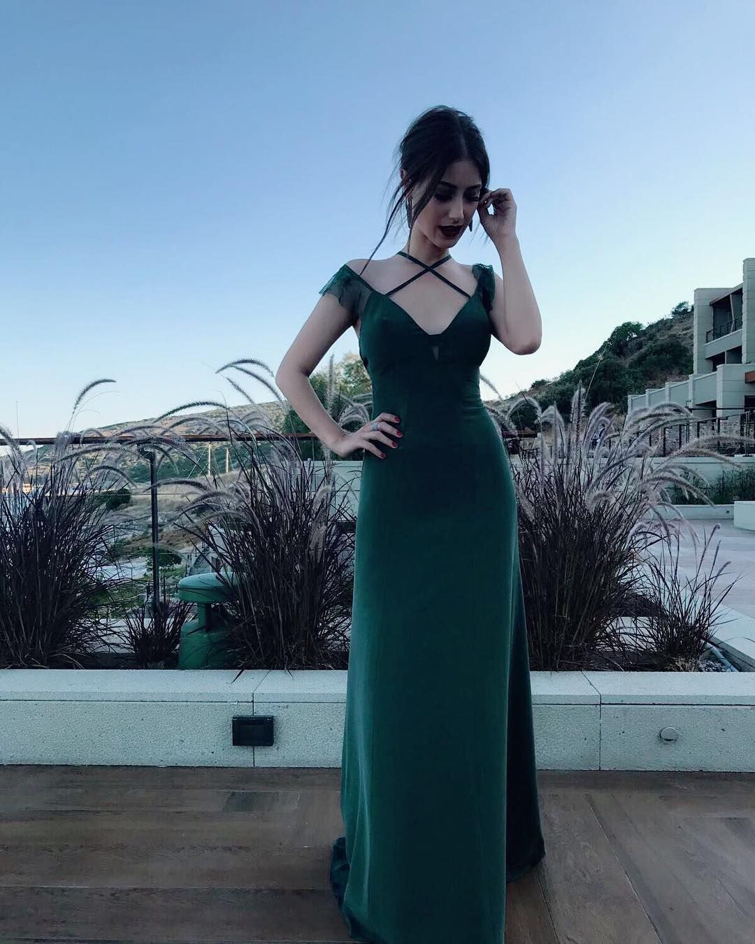 Hazal Kaya'nın yeni projesi belli oldu! Setlere ara vermişti - Sayfa 2