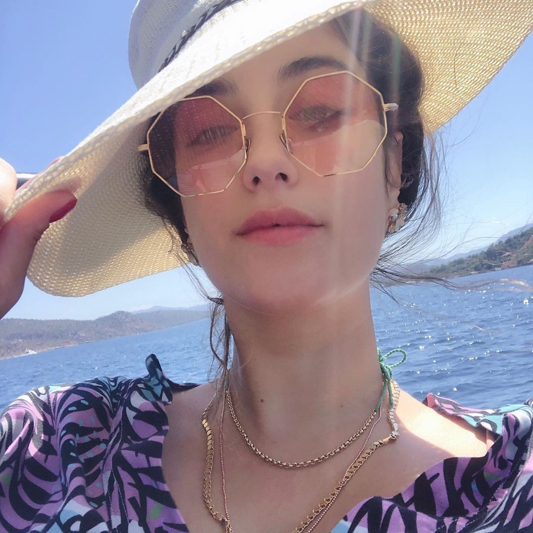 Hazal Kaya'nın yeni projesi belli oldu! Setlere ara vermişti - Sayfa 9