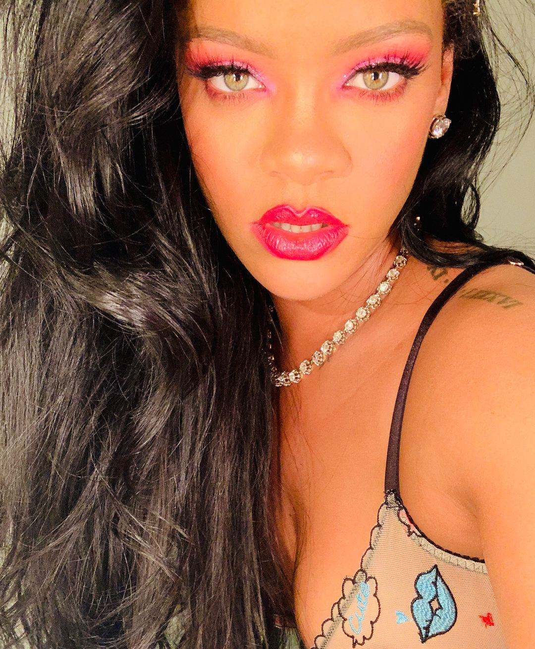 Rihanna'dan transparan iç çamaşırlarıyla olay pozlar - Sayfa 6