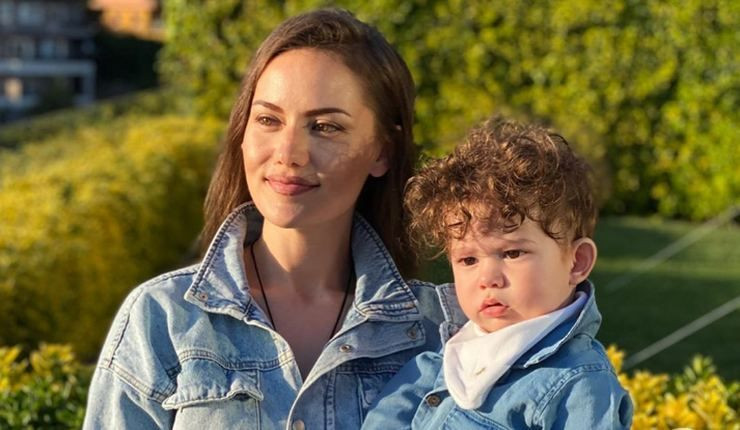 Fahriye Evcen ve oğlu Karan sosyal medyayı salladı - Sayfa 1