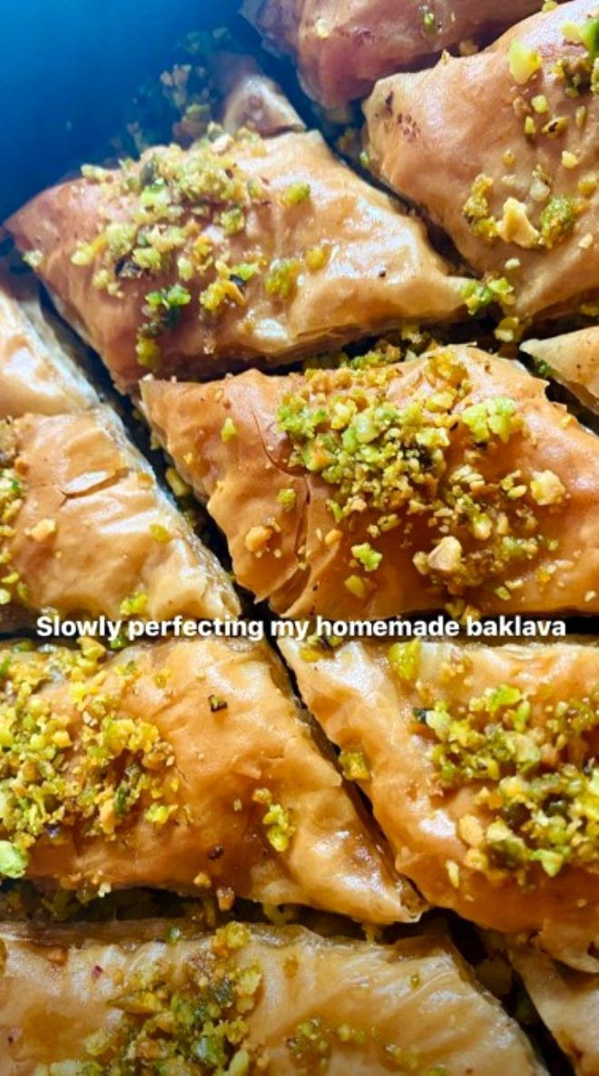 Amerikalı yıldız şarkıcı Türk çıktı! Baklava paylaşımı olay oldu! - Sayfa 2