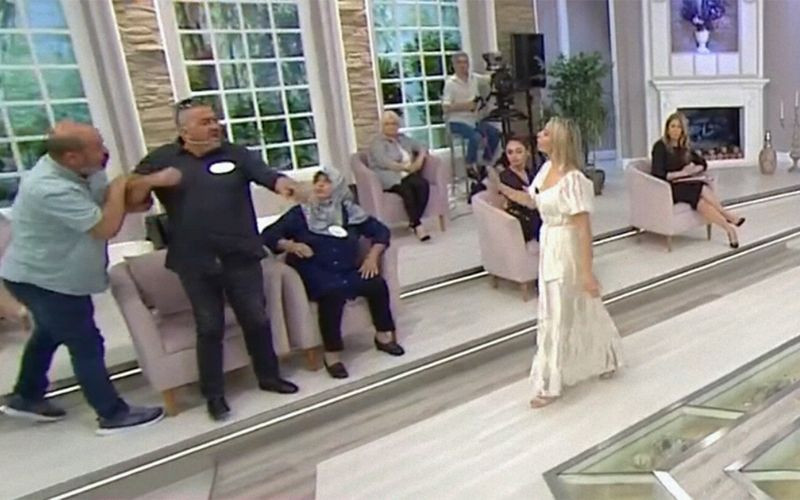 Esra Erol canlı yayını kestirdi! 'Cinci' kadın avukata saldırdı - Sayfa 8