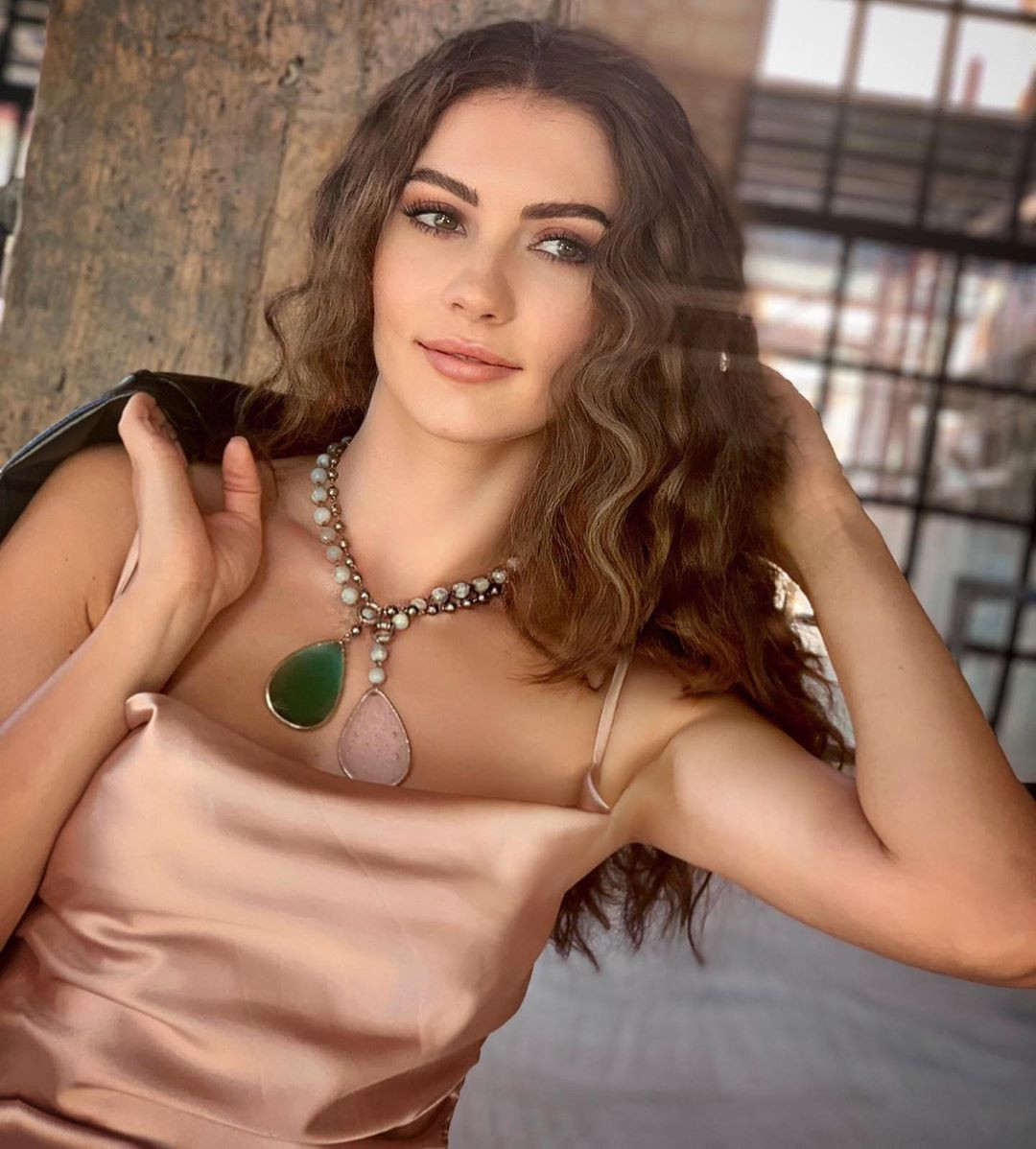 Burcu Özberk bikinili yakalandı! Ödülü aldı tatile koştu - Sayfa 27