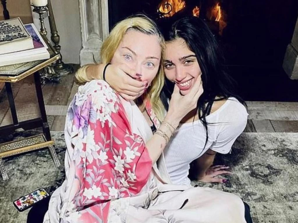 Instagram'dan Madonna'ya uyarı - Sayfa 2