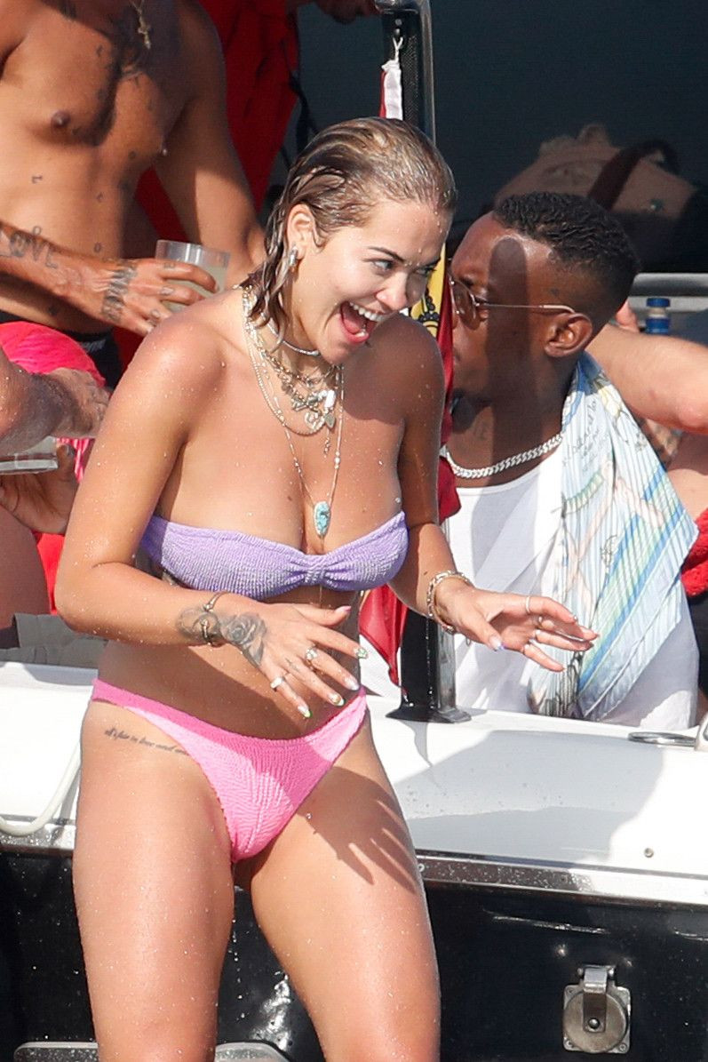 Rita Ora'nın bikinisi düştü! Frikiği olay oldu - Sayfa 4