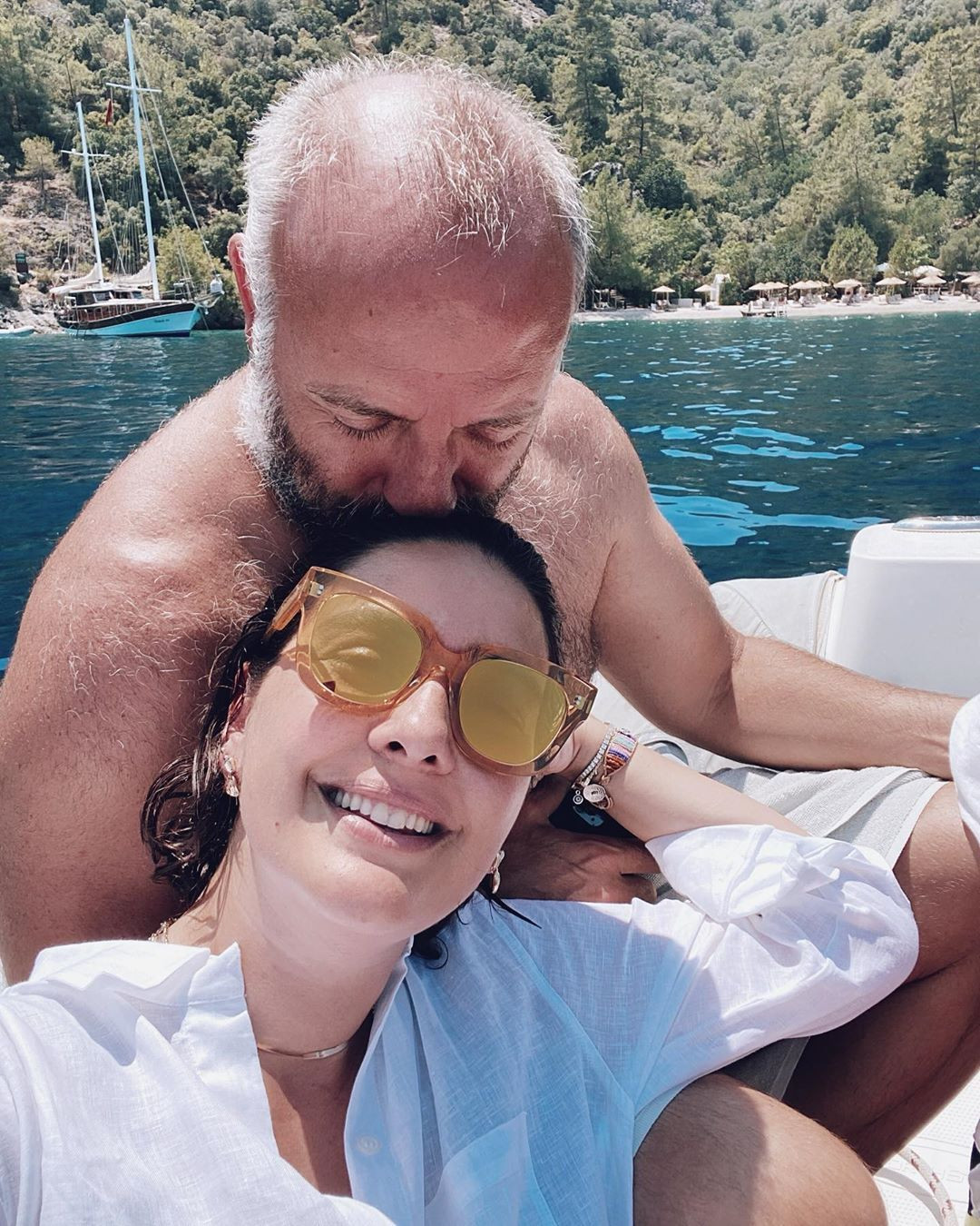 Bergüzar Korel ve Halit Ergenç'ten romantik pozlar! Evlilik yıl dönümlerini kutladılar - Sayfa 6