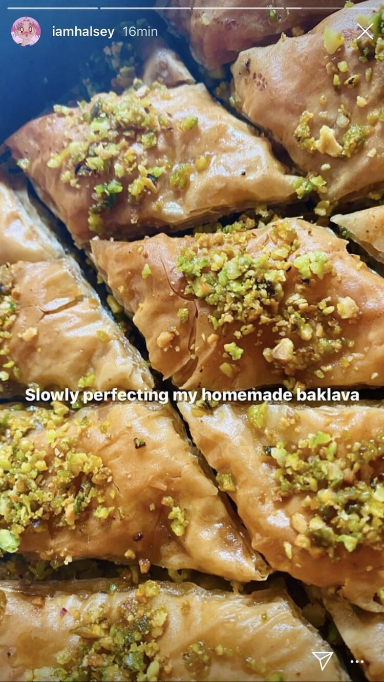 Ünlü şarkıcı Türk çıktı! Baklava yapmayı öğreniyor! - Sayfa 4