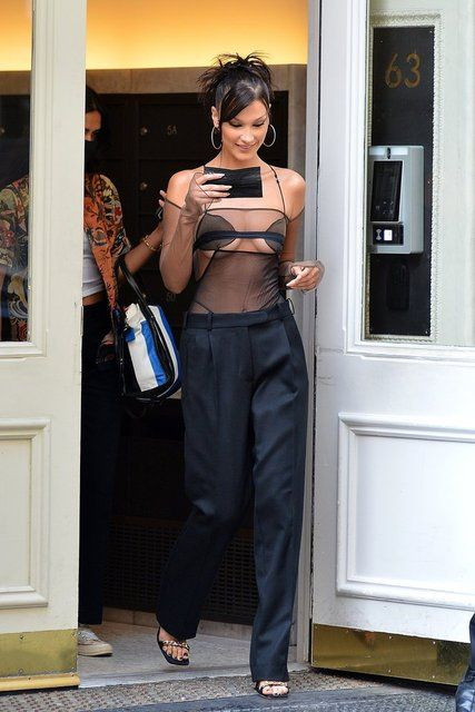 Bella Hadid tarzıyla dikkat çekti! Göğüs detayı - Sayfa 1