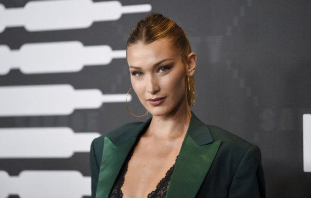 Bella Hadid tarzıyla dikkat çekti! Göğüs detayı - Sayfa 6