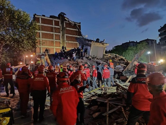 Ünlü isimlerden İzmir'e geçmiş olsun mesajları - Sayfa 2