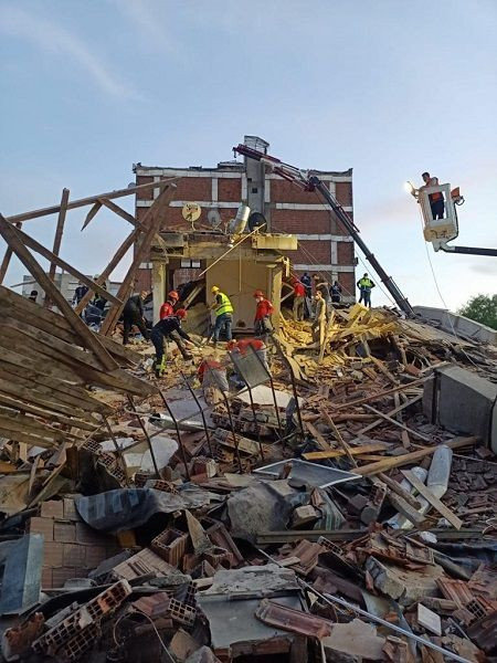 Ünlü isimlerden İzmir'e geçmiş olsun mesajları - Sayfa 3