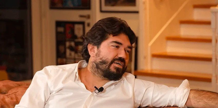 Rasim Ozan Kütahyalı'nın lüks yalısı çok konuşulacak! "Çıplak kadın" başköşede... - Sayfa 12