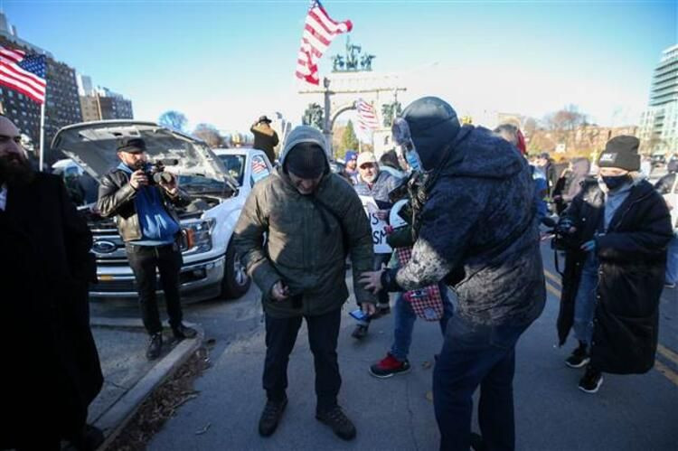 New York'ta Türk gazeteciye saldırı! Basın kartını kırdılar! - Sayfa 4