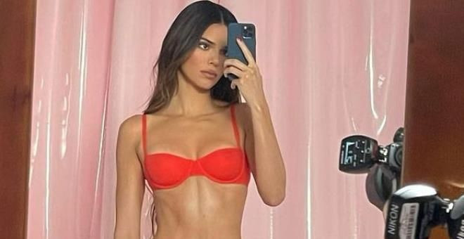 Kendall Jenner iç çamaşırlı pozlarıyla nefes kesti! Beğeni yağdı! - Sayfa 1