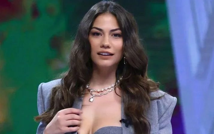 Ünlü oyuncu Demet Özdemir bornozlu paylaşımıyla olay oldu! - Sayfa 7