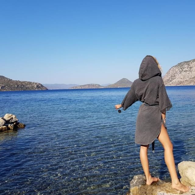 Tatil sezonunu erken açan Sinem Kobal, pozlarıyla mest etti - Sayfa 2