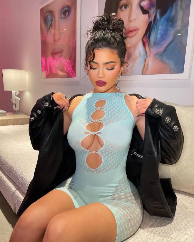 Kylie Jenner, plaj elbisesiyle Instagram'ı salladı! - Sayfa 2