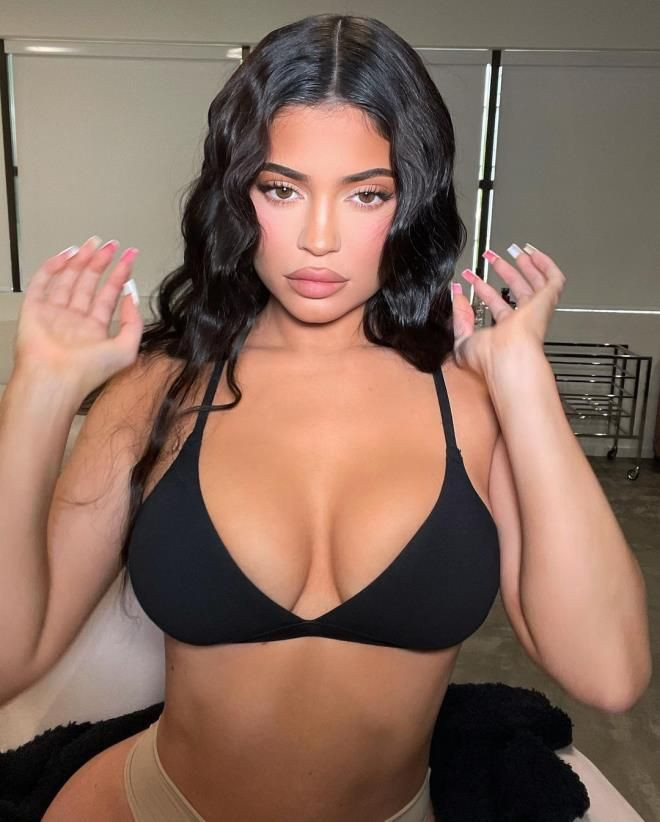 Kylie Jenner, plaj elbisesiyle Instagram'ı salladı! - Sayfa 5