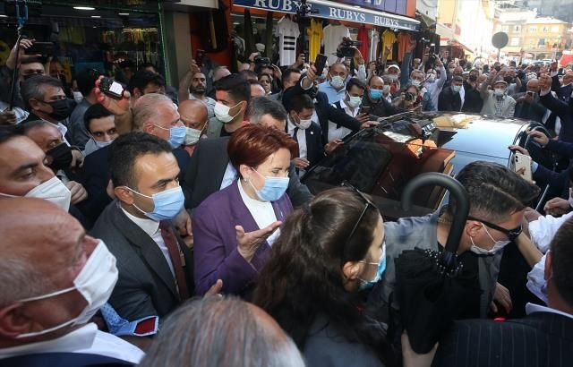 Akşener’e İkizdere'nin ardından Çayeli'nde de protesto! Domates ve su şişeleri atıldı - Sayfa 1