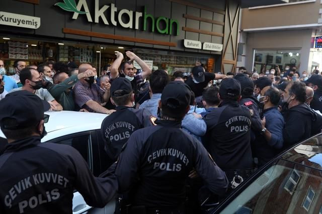 Akşener’e İkizdere'nin ardından Çayeli'nde de protesto! Domates ve su şişeleri atıldı - Sayfa 3