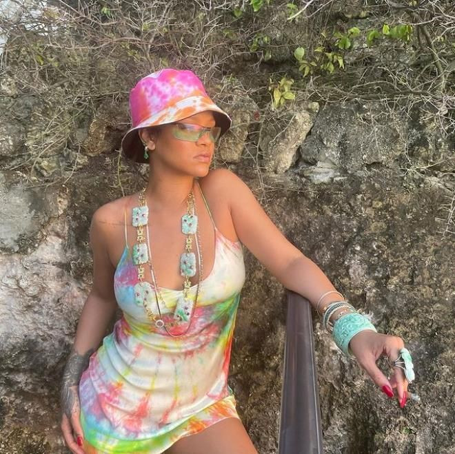 Rihanna iç çamaşırlı fotoğraflarıyla Instagram'ı kasıp kavurdu - Sayfa 3