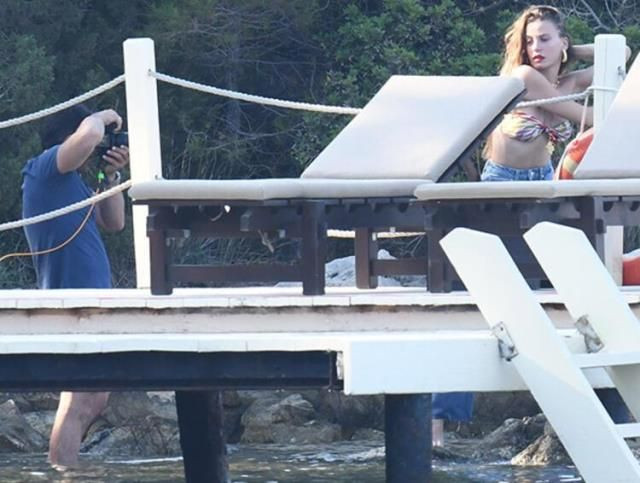 Tatile çıkan Serenay Sarıkaya bikinili yakalandı! Muhabirlere el salladı… - Sayfa 3