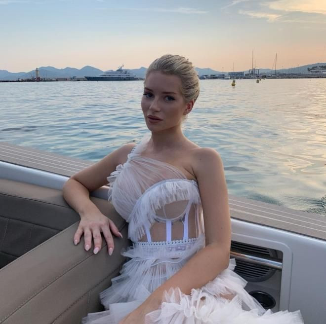 Güzel model Lottie Moss, yıldız futbolcu Dele Alli'yi ifşa etti - Sayfa 13