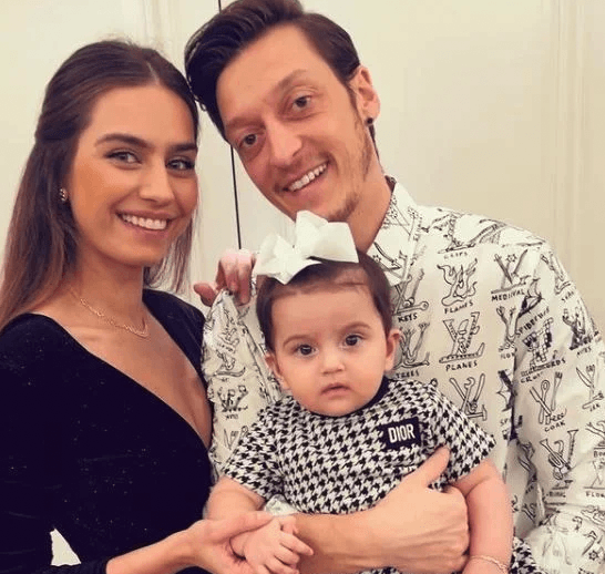 Mesut Özil’den kayınvalidesine milyonluk jest! Kaleyi içten fethetti - Sayfa 15