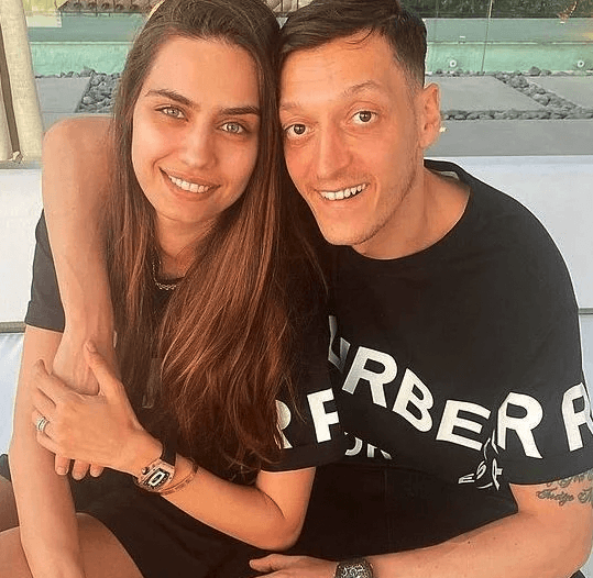 Mesut Özil’den kayınvalidesine milyonluk jest! Kaleyi içten fethetti - Sayfa 7