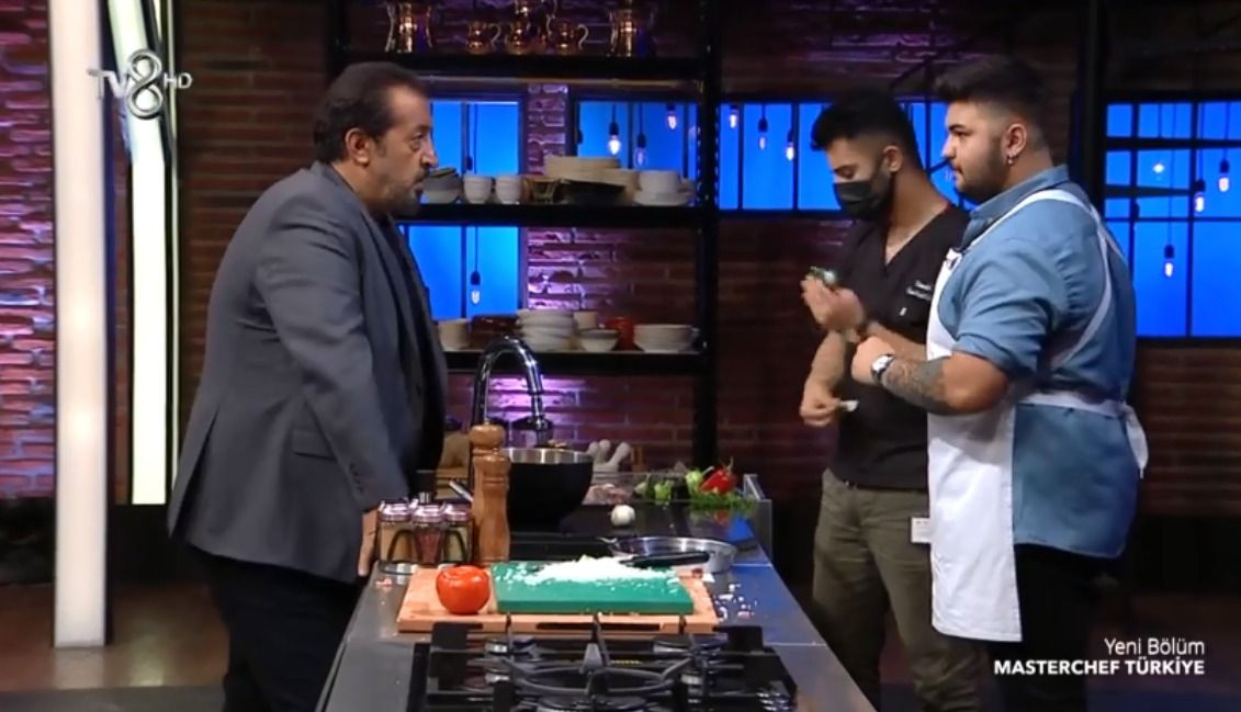 MasterChef'te korkutan anlar! Yarışmacı parmağını kesti! - Sayfa 6