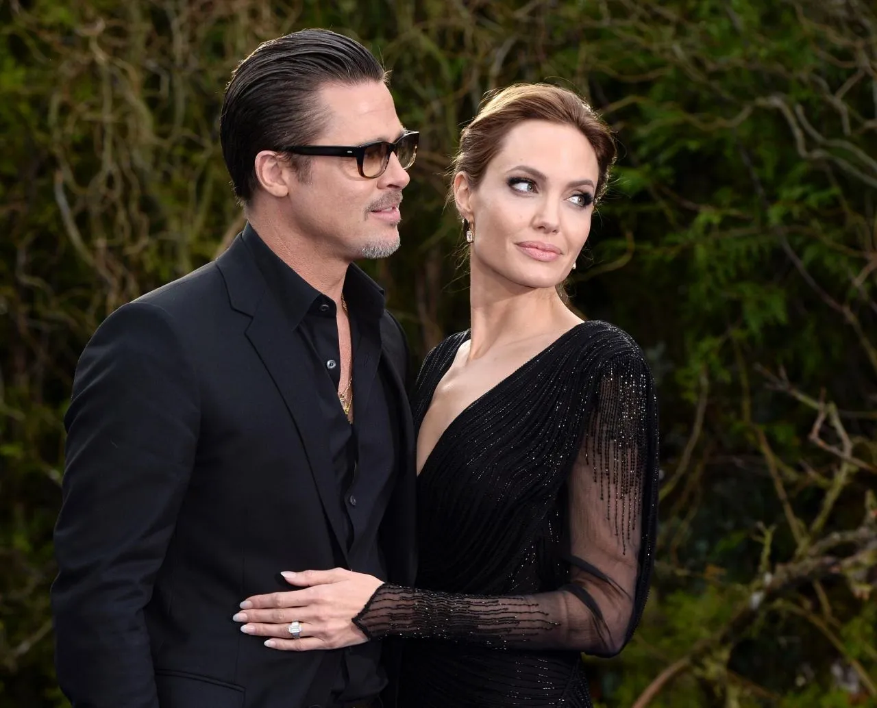 Skandal ortaya çıktı: Angelina Jolie annesinin sevgilisiyle birlikte olmuş!