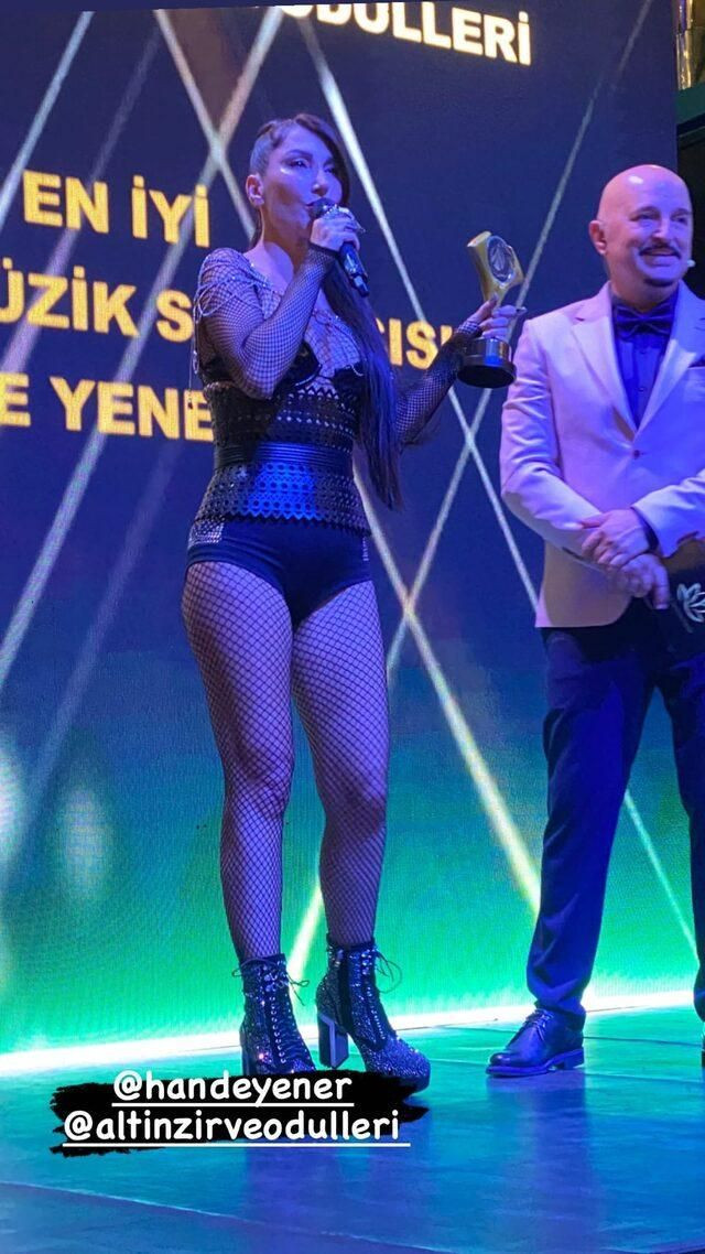 Hande Yener'in cesur kıyafeti ödül törenine damga vurdu! - Sayfa 10