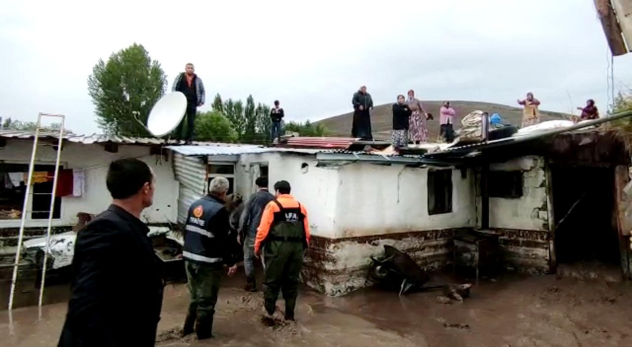 Dere yatağı taştı! Kars'ın köylerini sel vurdu - Sayfa 4