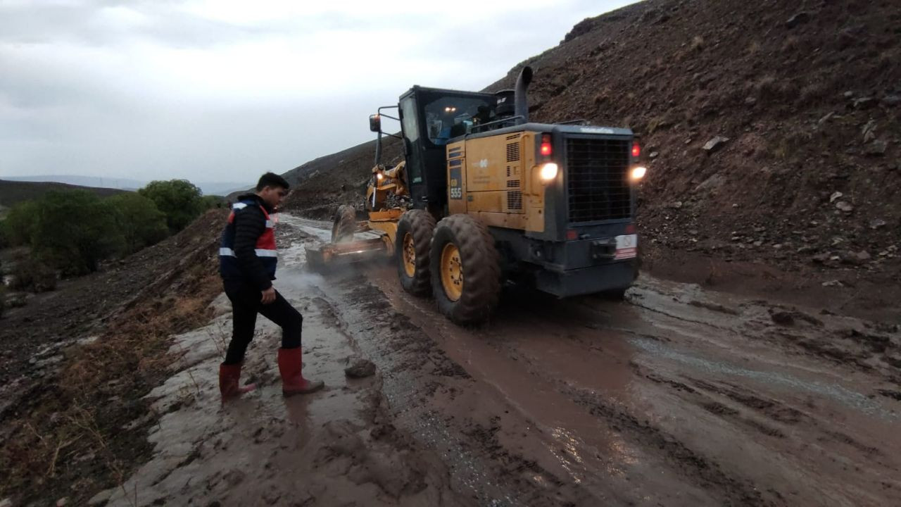 Dere yatağı taştı! Kars'ın köylerini sel vurdu - Sayfa 8