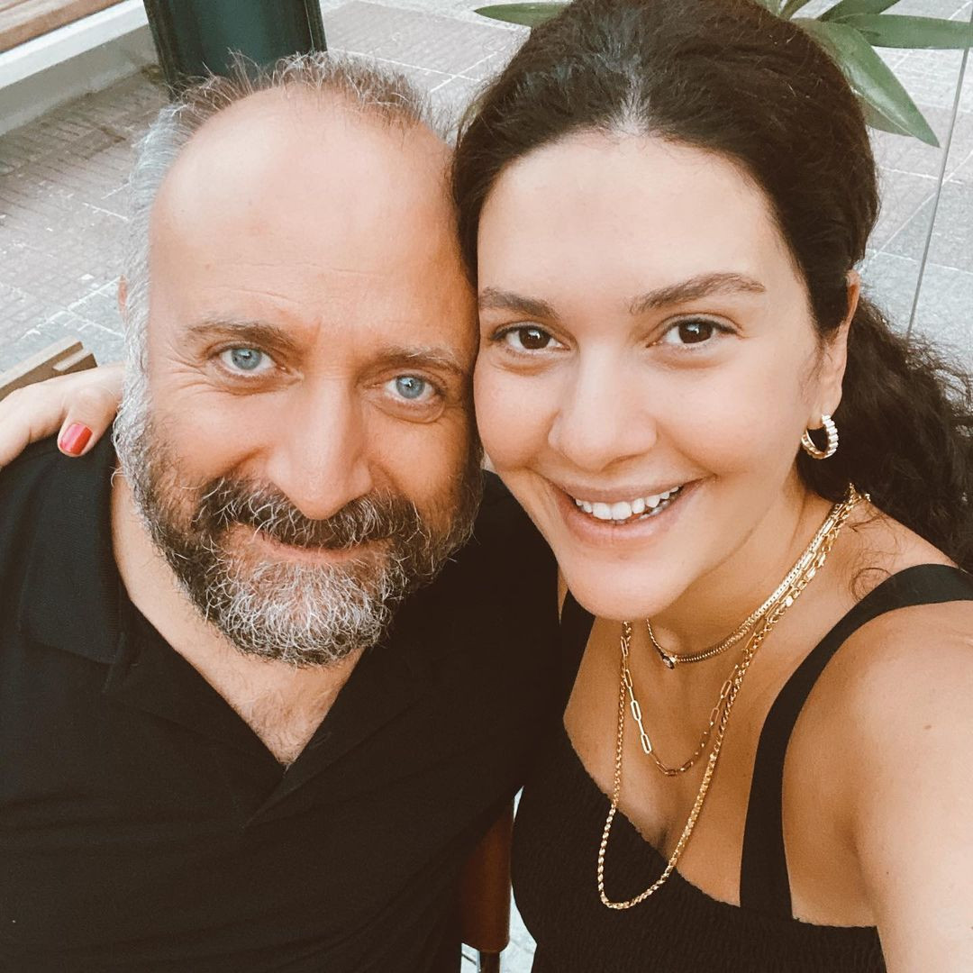 Bergüzar Korel Halit Ergenç’le sarmaş dolaş pozlarını paylaştı! ‘30 haftayı devirdik be ortak’ - Sayfa 7