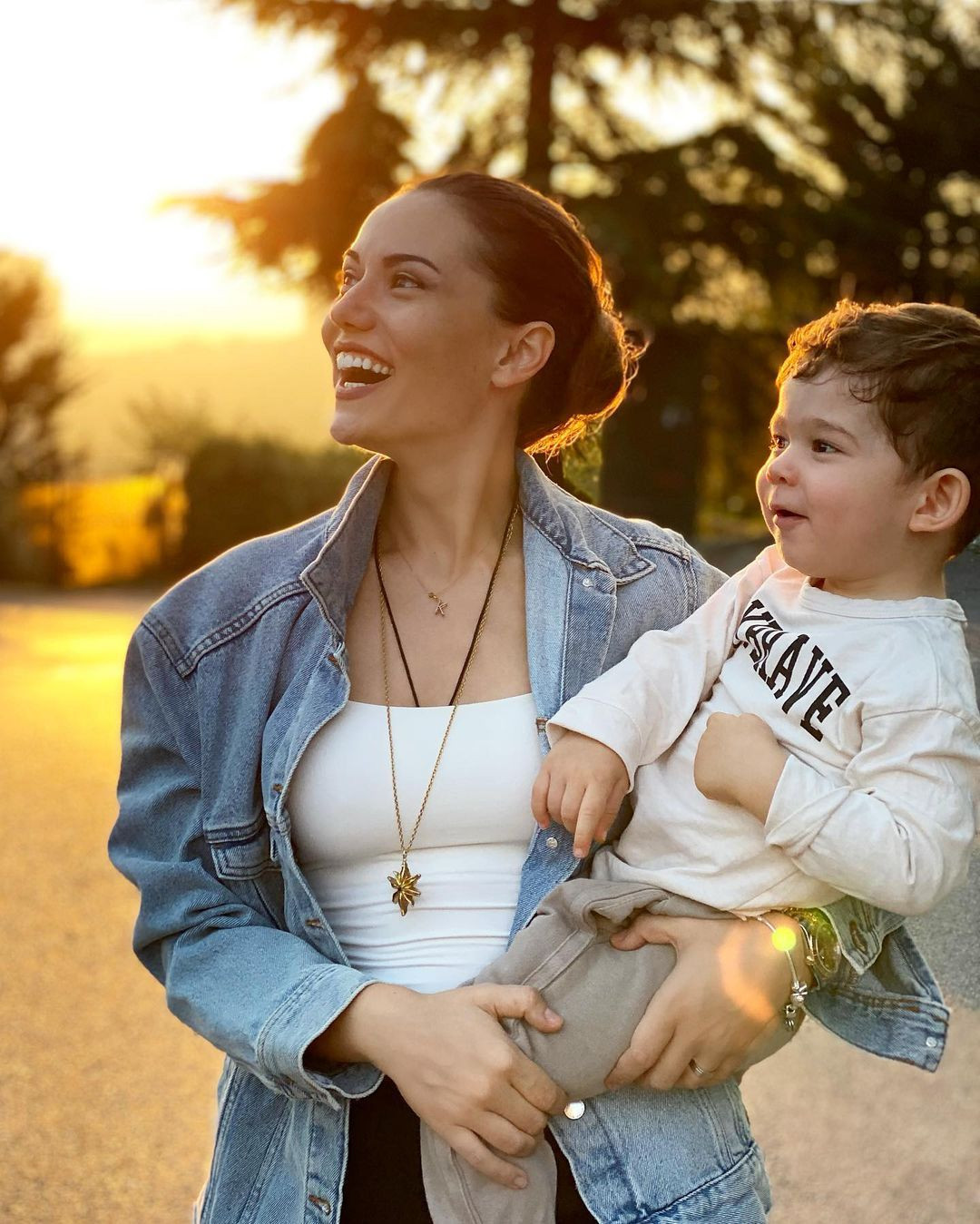 Fahriye Evcen ve Burak Özçivit Karan için bir dadı daha tuttu! Aylık maaşı dudak uçuklattı - Sayfa 7