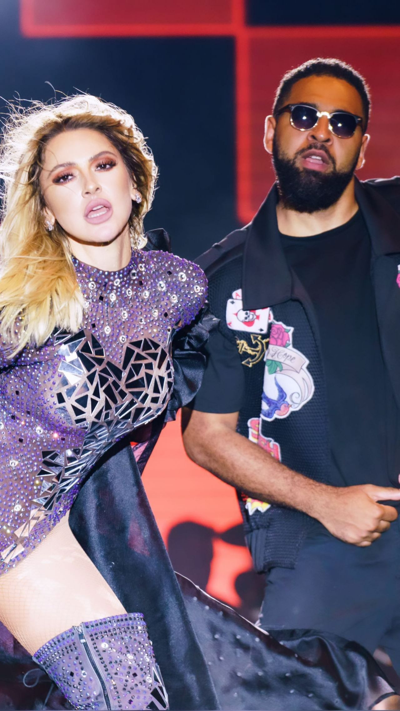 Hadise geri döndü! Sahneye çıktığı elbiseyle takipçilerini ikiye böldü - Sayfa 13