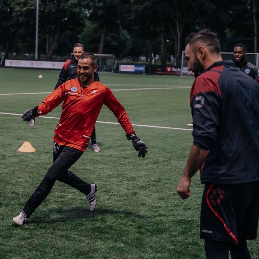 Ünlü oyuncu Hollanda Ligi ekibinin yeni kalecisi oldu! - Sayfa 8