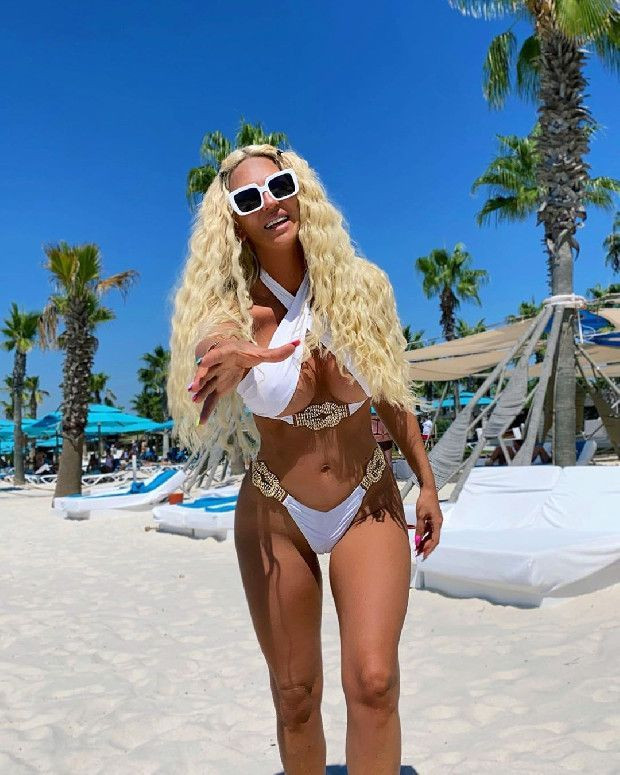 Tosic’in eski eşi Jelena Karleusa’dan olay paylaşım! Pembe bikinisiyle... - Sayfa 13