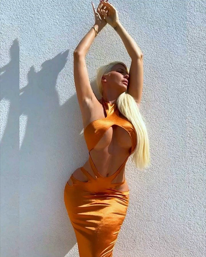 Tosic’in eski eşi Jelena Karleusa’dan olay paylaşım! Pembe bikinisiyle... - Sayfa 17