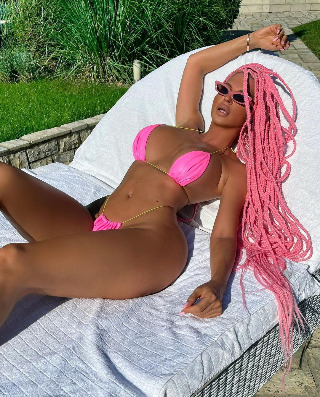 Tosic’in eski eşi Jelena Karleusa’dan olay paylaşım! Pembe bikinisiyle... - Sayfa 4