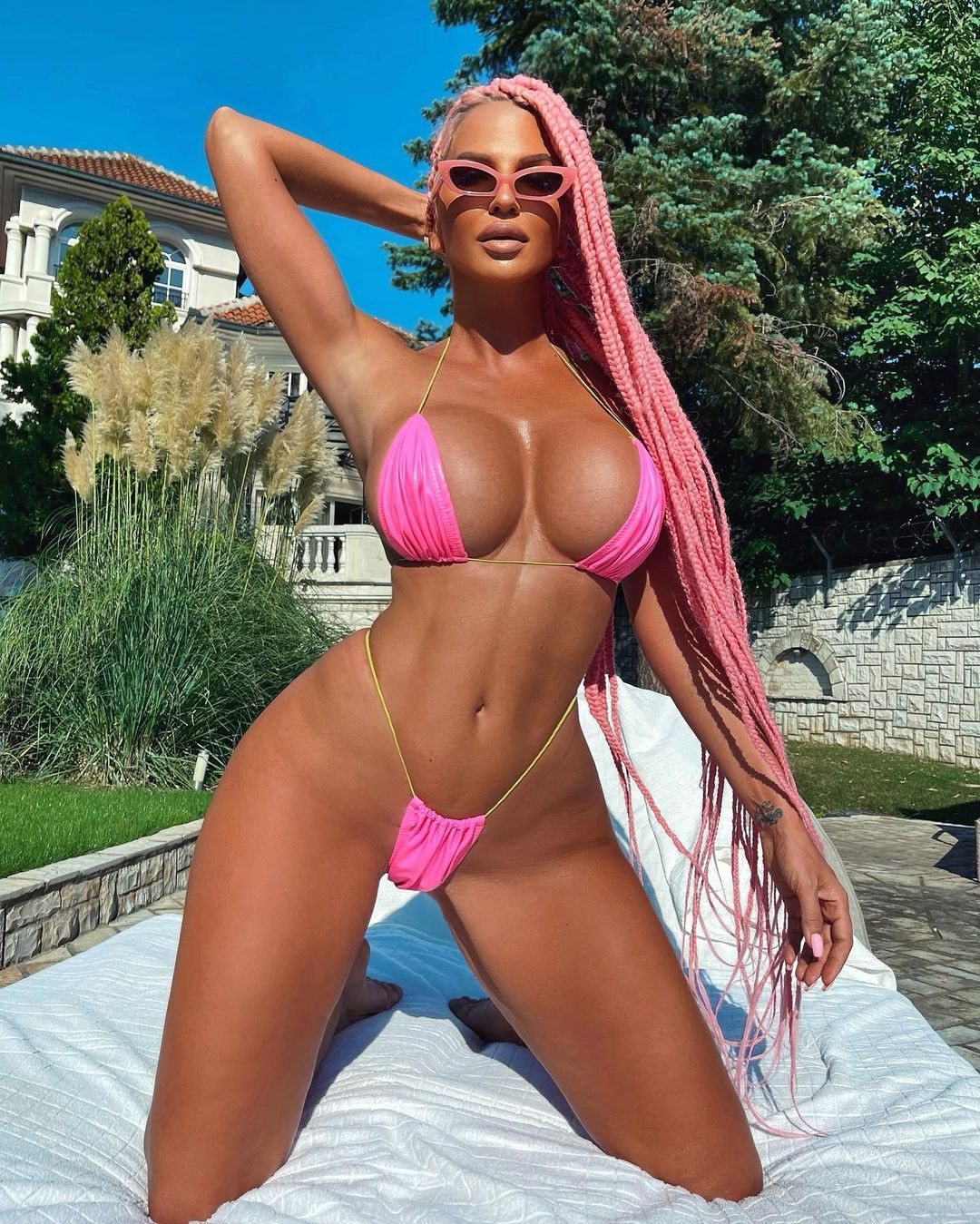 Tosic’in eski eşi Jelena Karleusa’dan olay paylaşım! Pembe bikinisiyle... - Sayfa 5