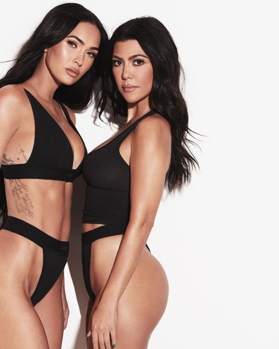 Kourtney Kardashian ve Megan Fox ortalığı kavurdu! - Sayfa 10