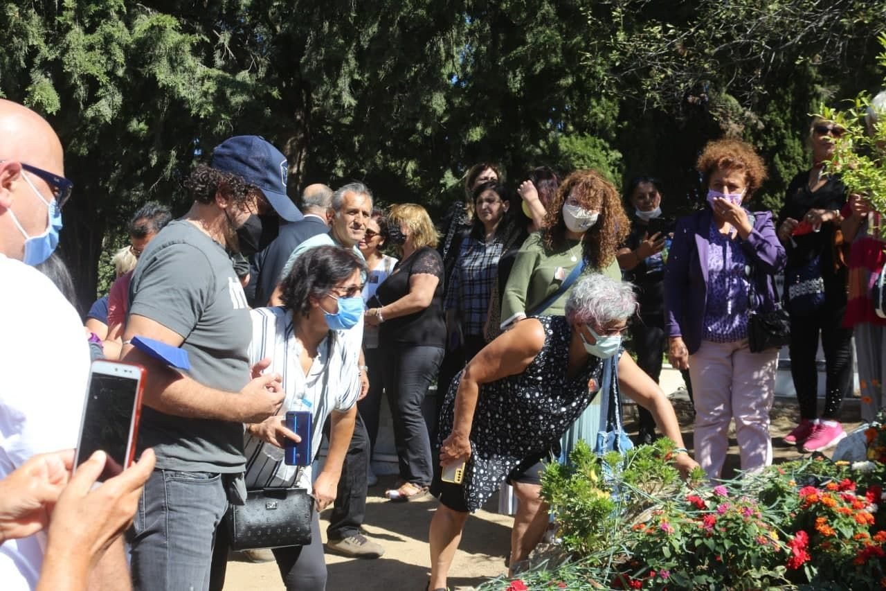 Tuncel Kurtiz, Edremit’te mezarı başında anıldı - Sayfa 6