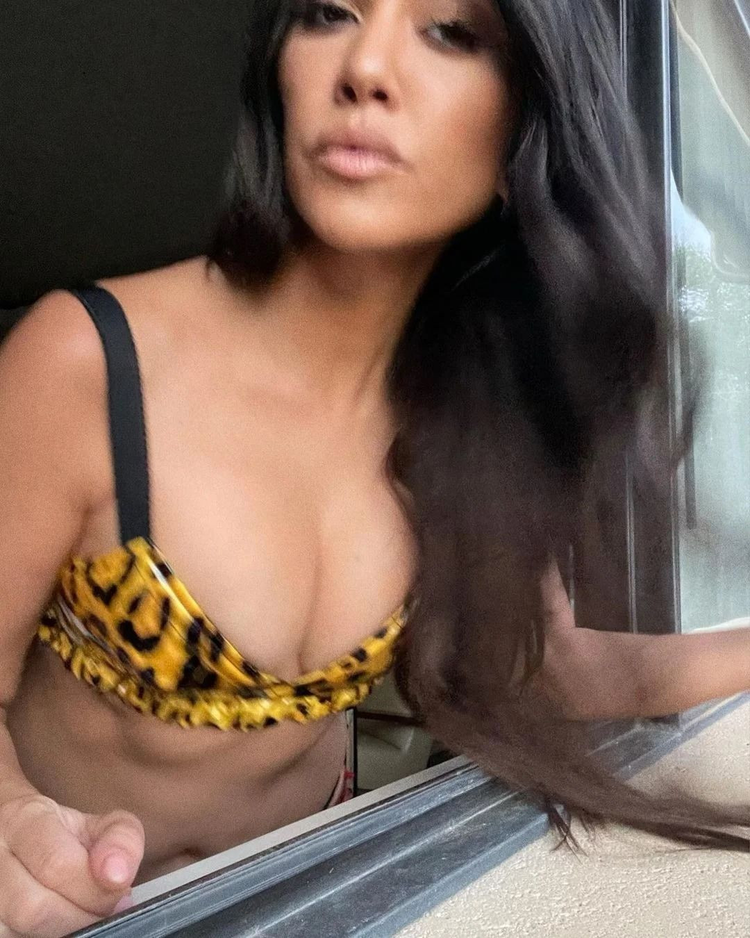 Dur durak bilmiyor! Kourtney Kardashian süper minisiyle olay oldu - Sayfa 22