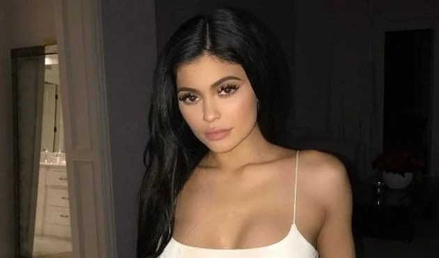 Hamileliği Kylie Jenner'ı durdurmadı! Çırılçıplak kamera karşısına geçti - Sayfa 39