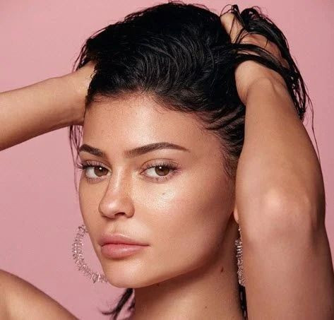 Hamileliği Kylie Jenner'ı durdurmadı! Çırılçıplak kamera karşısına geçti - Sayfa 37