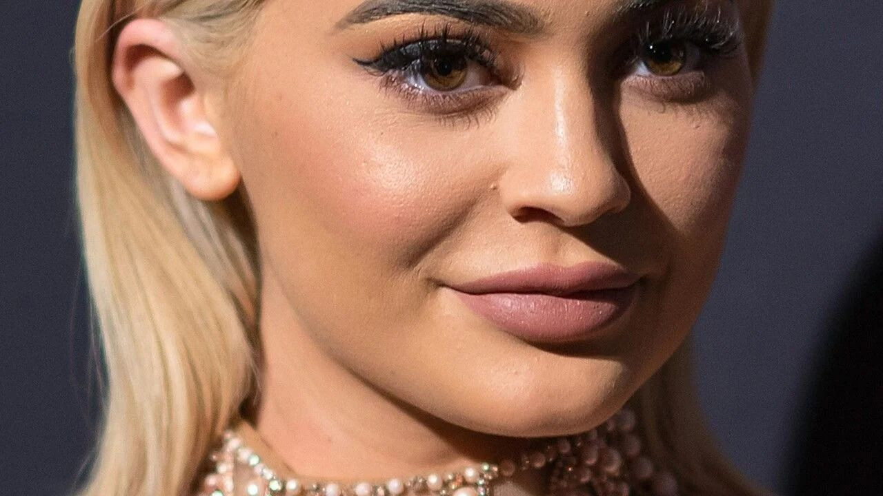 Hamileliği Kylie Jenner'ı durdurmadı! Çırılçıplak kamera karşısına geçti - Sayfa 41