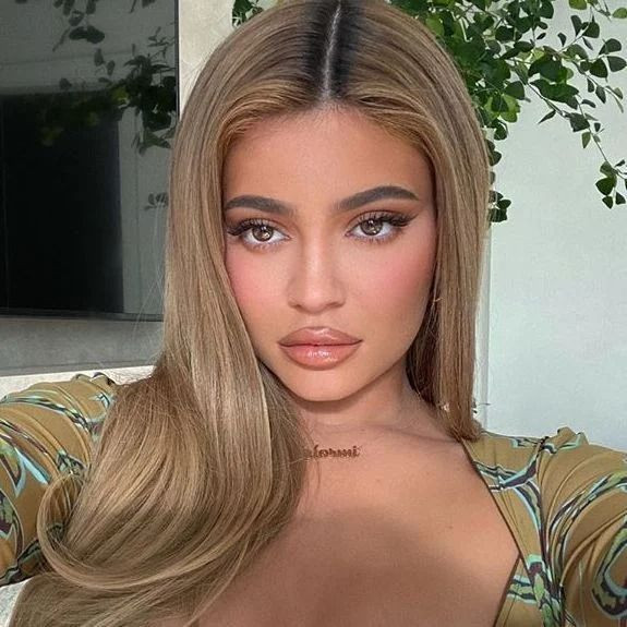 Hamileliği Kylie Jenner'ı durdurmadı! Çırılçıplak kamera karşısına geçti - Sayfa 34