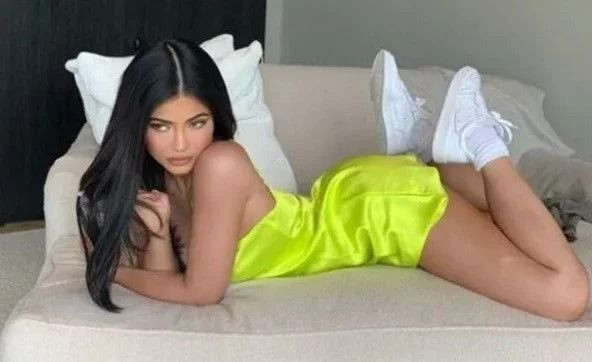 Hamileliği Kylie Jenner'ı durdurmadı! Çırılçıplak kamera karşısına geçti - Sayfa 1